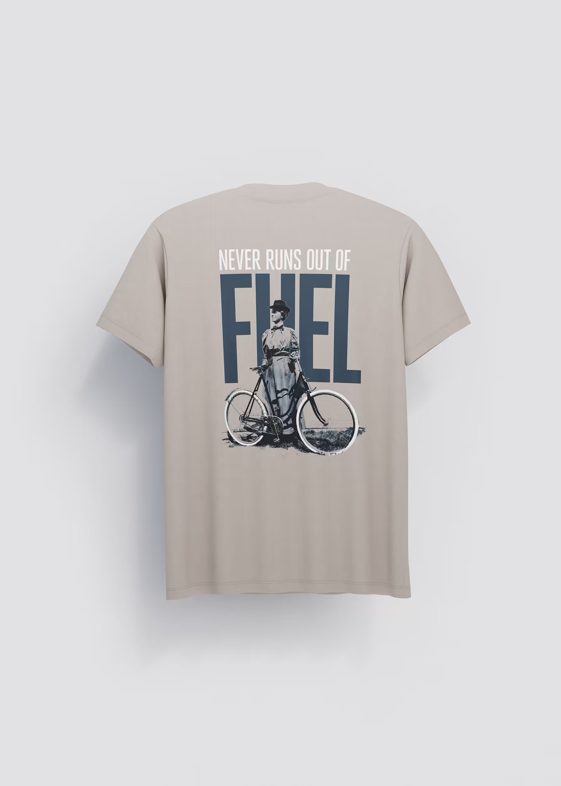 Camiseta mocca Never Runs Out of Fuel — vista trasera con serigrafía mujer en bicicleta y texto FUEL en azul marino, Crystal Peppers