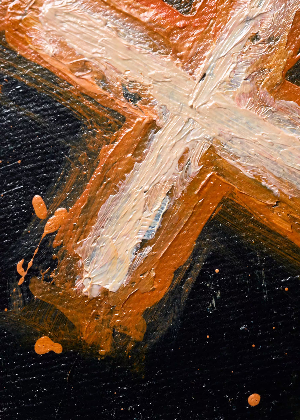 Detalle macro de textura impasto — capas de acrílico y óleo aplicados sobre lienzo, pintura Smiley